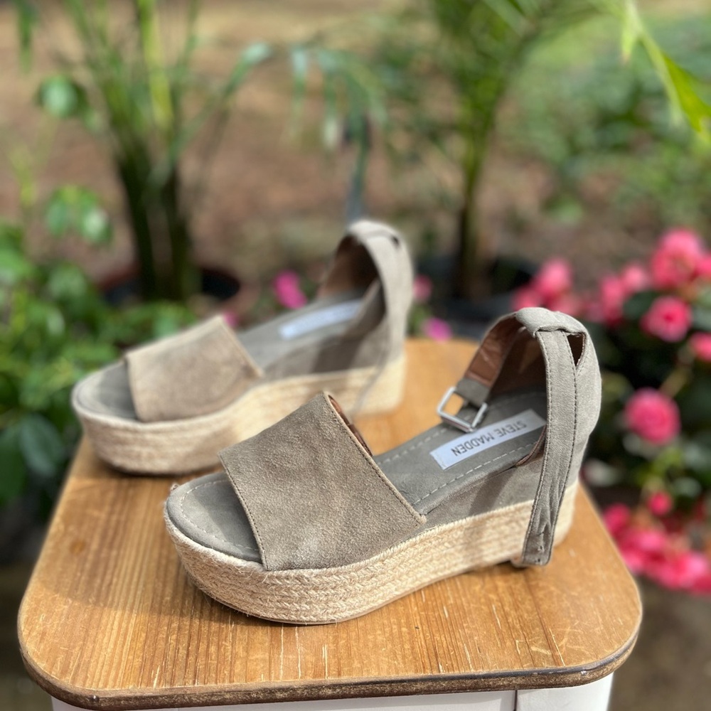 Steve Madden Suede Strap Wedges, Taupe, Size 8, GUC